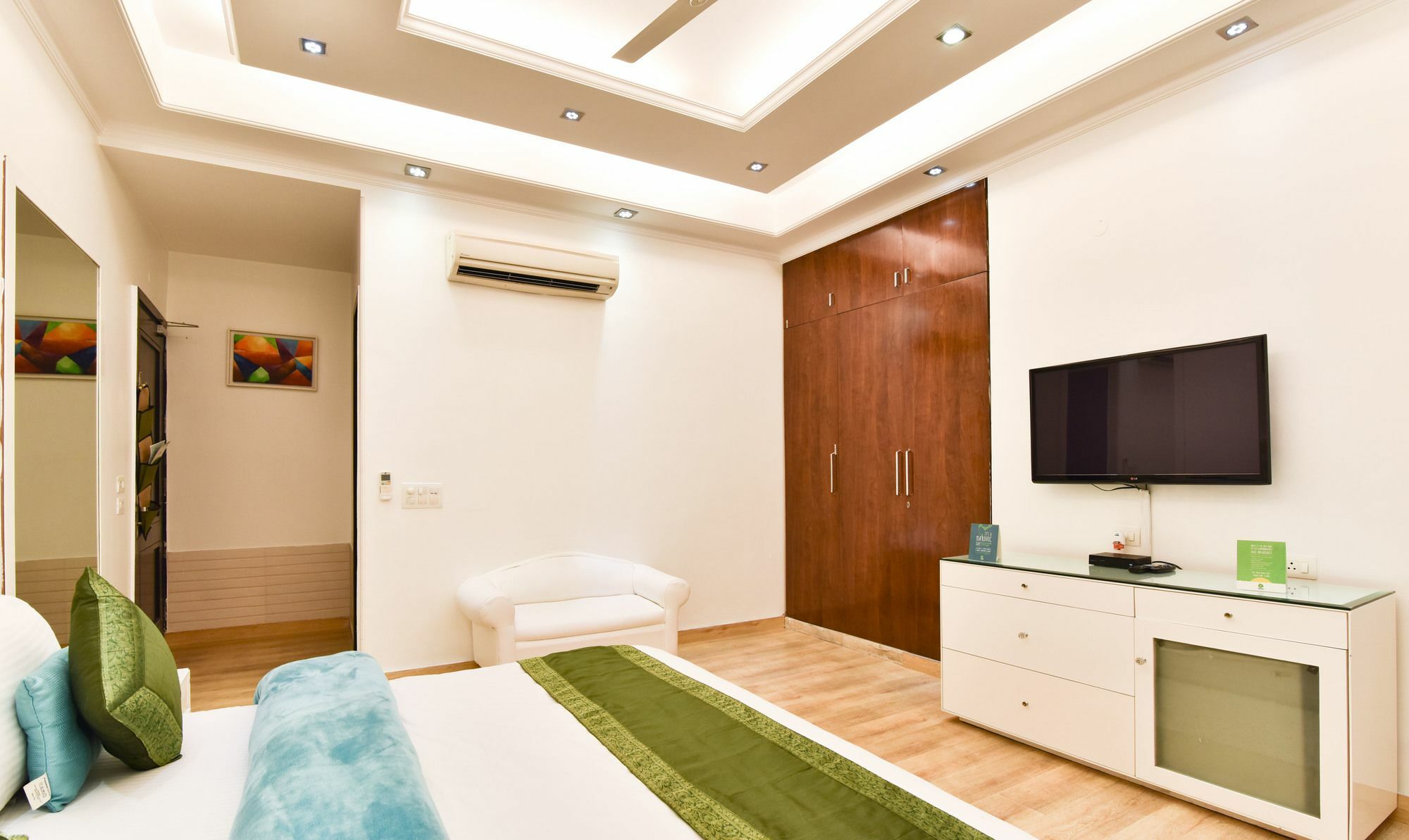 Treebo Trend The G8 Sector 39 Hotel Noida Ngoại thất bức ảnh
